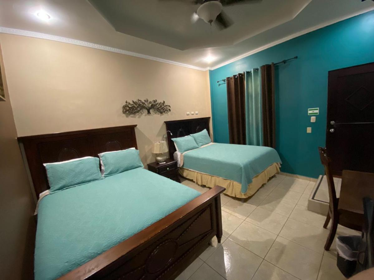 Refugio De La Montana B&B San Pedro Sula Esterno foto